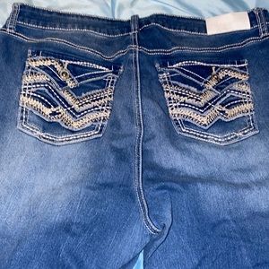 Hydraulic slim boot cut medium wash jeans